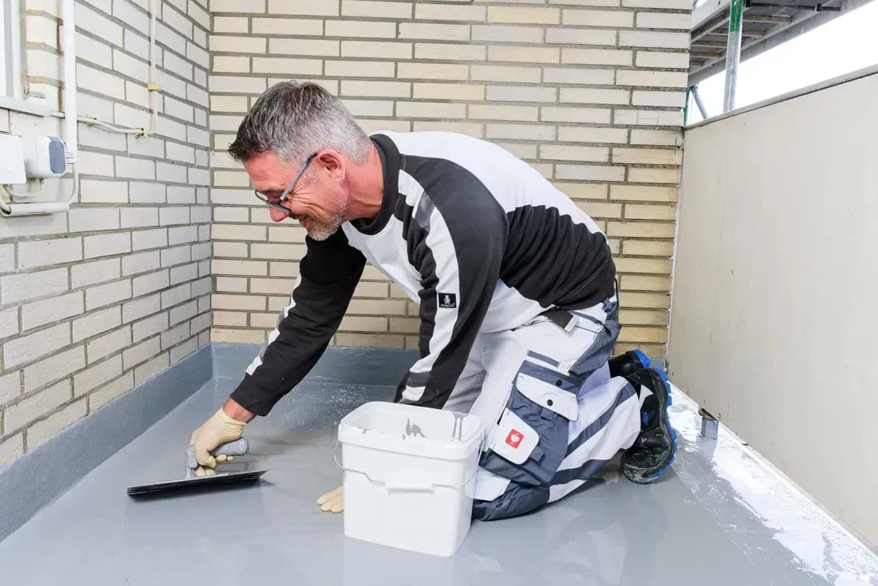 Risse, Feuchte, Schäden? Zeit für eine professionelle Balkonsanierung.